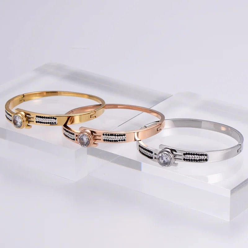 Scentorya Rose Gold Plated Studded With Zircoina Diamond With Rose Gold Bracelate