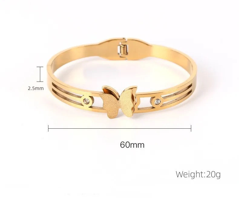 Scentorya Gold Plated Studded With Zircoina Diamond With Gold Bracelate