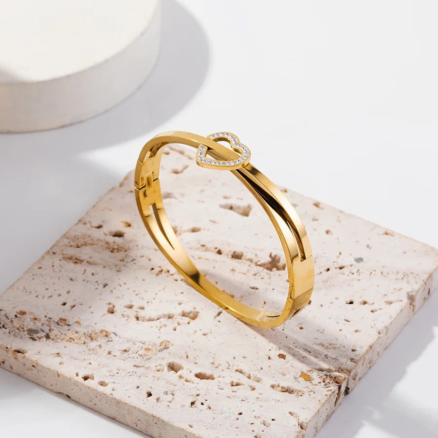 Scentorya Gold Plated Studded With Zircoina Diamond With Gold Bracelate