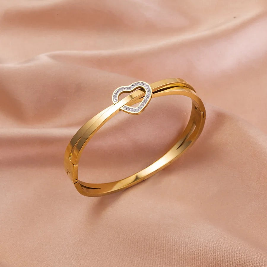 Scentorya Gold Plated Studded With Zircoina Diamond With Gold Bracelate