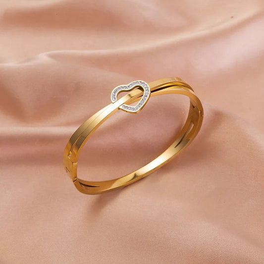 Scentorya Gold Plated Studded With Zircoina Diamond With Gold Bracelate