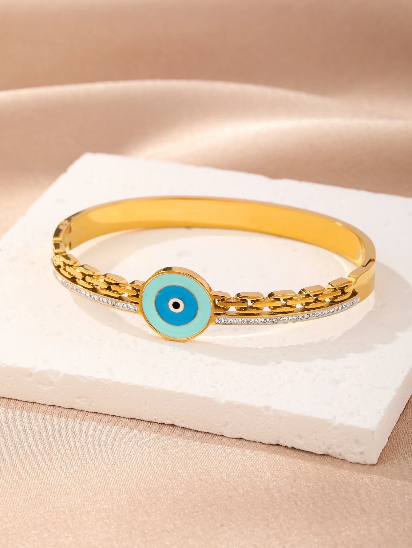 Scentorya Gold Plated Studded With Zircoina Diamond With Gold Bracelate