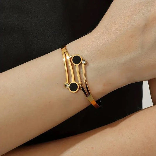 Scentorya Rose Gold Plated Studded With Zircoina Diamond With Rose Gold Bracelate