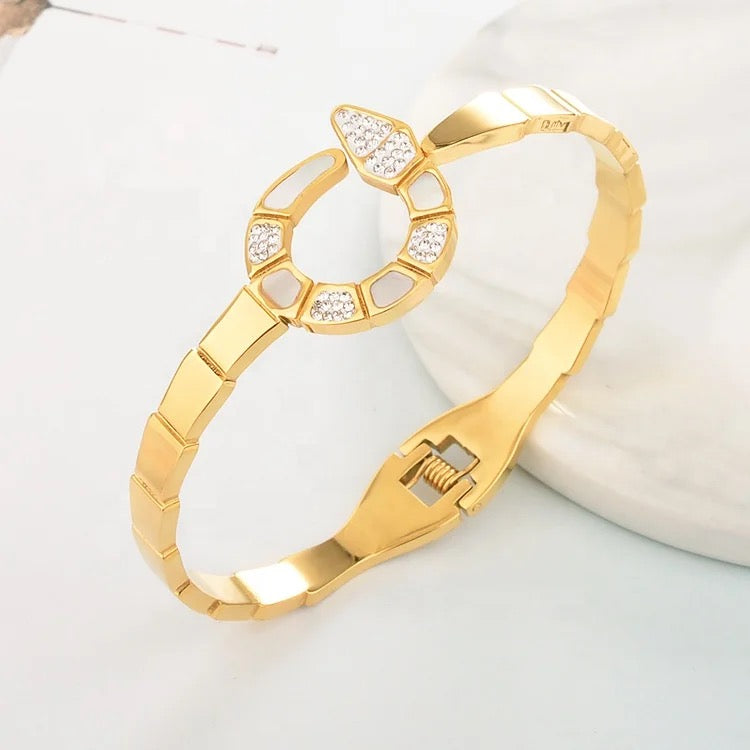 Scentorya Gold Plated Studded With Zircoina Diamond With Gold Bracelate