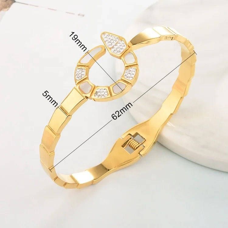 Scentorya Gold Plated Studded With Zircoina Diamond With Gold Bracelate