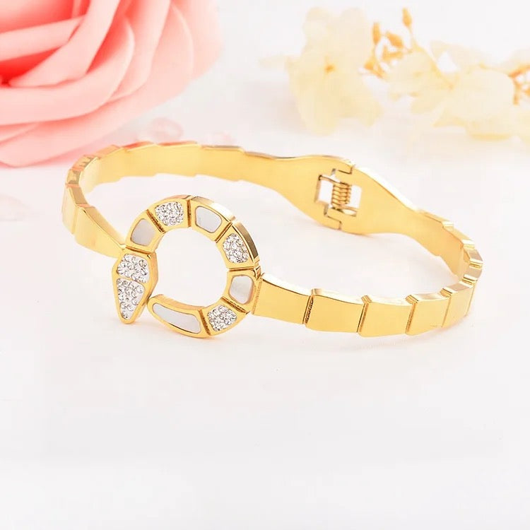 Scentorya Gold Plated Studded With Zircoina Diamond With Gold Bracelate