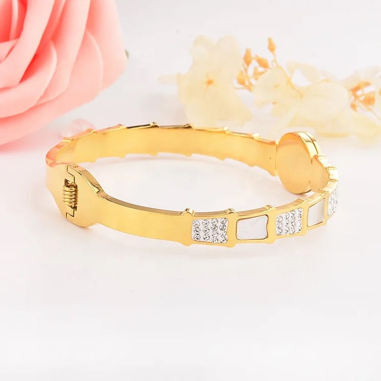Scentorya Gold Plated Studded With Zircoina Diamond With Gold Bracelate