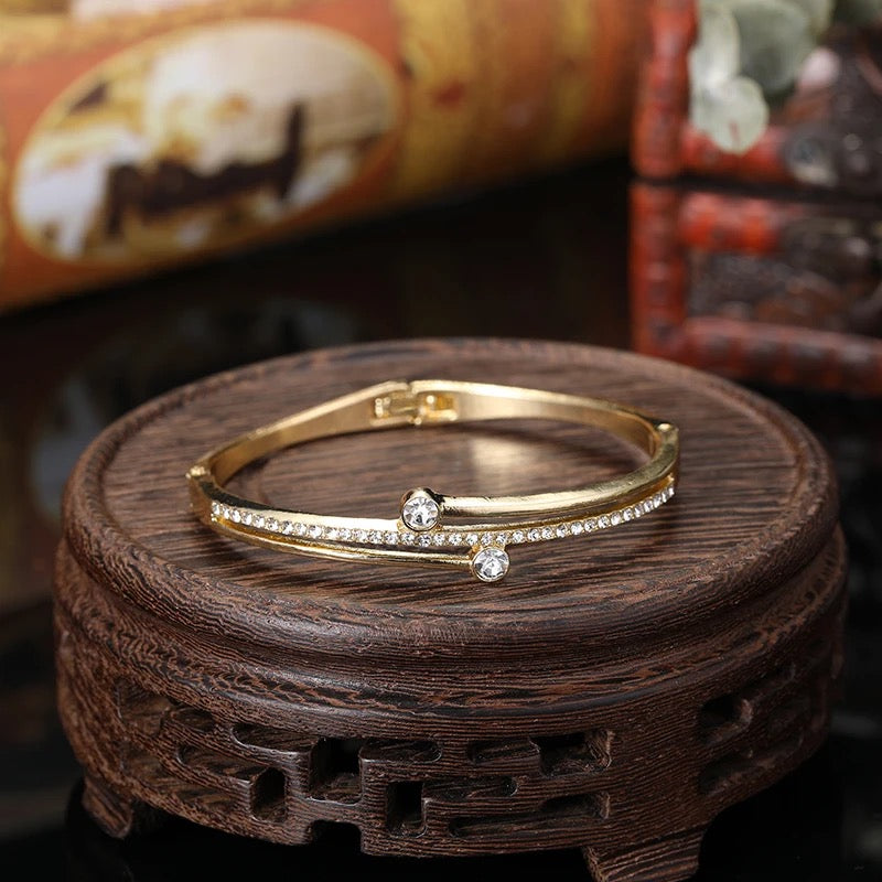 Scentorya  Gold Plated Studded With Zircoina Diamond With Gold Bracelate