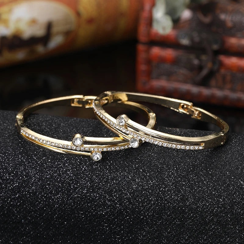 Scentorya  Gold Plated Studded With Zircoina Diamond With Gold Bracelate
