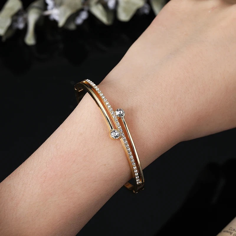 Scentorya  Gold Plated Studded With Zircoina Diamond With Gold Bracelate