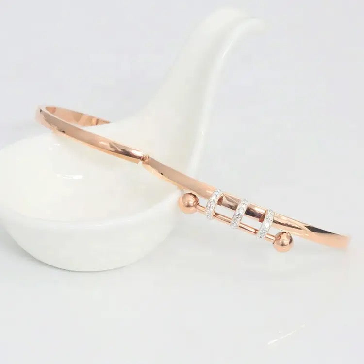 Scentorya  Rose Gold Plated Studded With Zircoina Diamond With Rose Gold  Bracelate