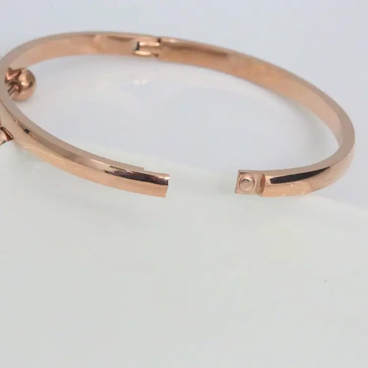 Scentorya  Rose Gold Plated Studded With Zircoina Diamond With Rose Gold  Bracelate