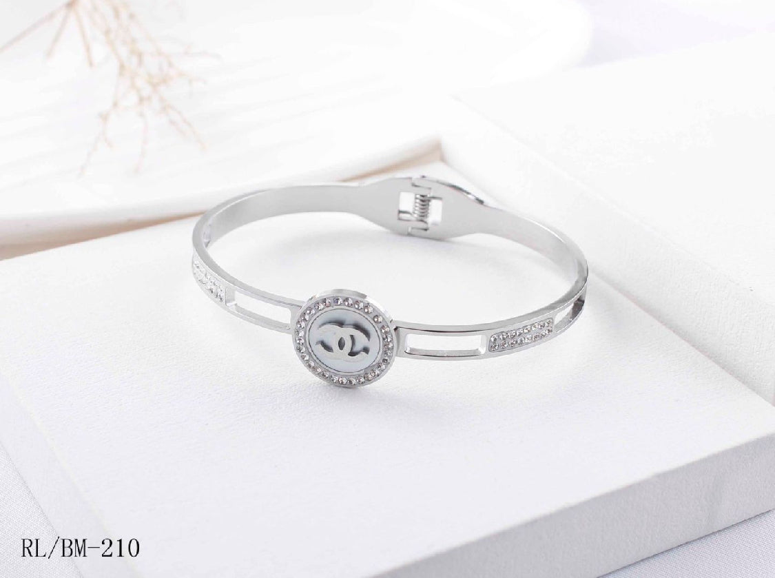 Scentorya Silver Plated Studded With Zircoina Diamond With Silver Bracelate