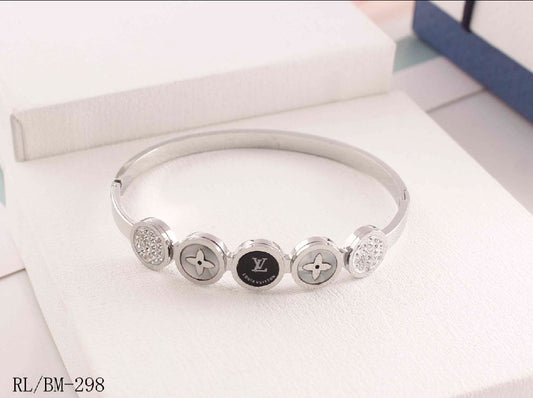 Scentorya Silver Plated Studded With Zircoina Diamond With Silver Bracelate
