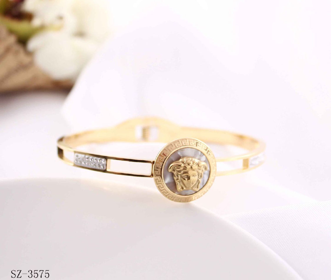 Scentorya Rose Gold Plated Studded With Zircoina Diamond With Rose Gold Bracelate