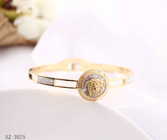 Scentorya Rose Gold Plated Studded With Zircoina Diamond With Rose Gold Bracelate