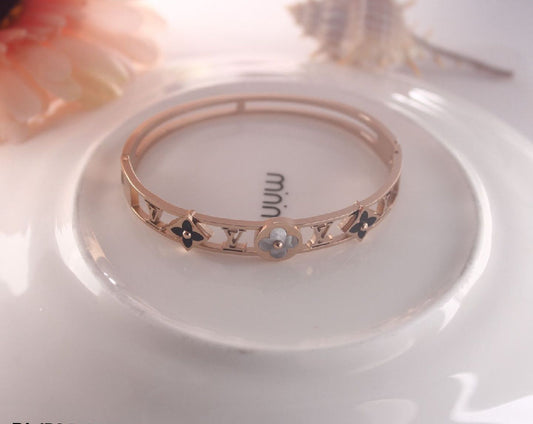 Scentorya Rose Gold Plated Studded With Zircoina Diamond With Rose Gold Bracelate