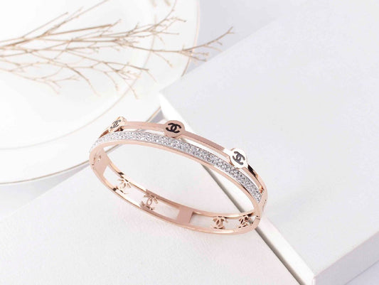 Scentorya Rose Gold Plated Studded With Zircoina Diamond With Rose Gold Bracelate