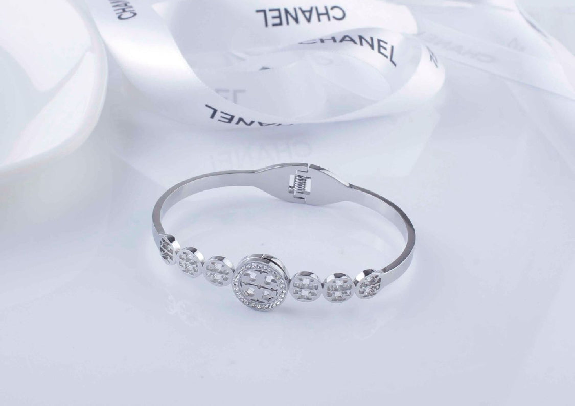 Scentorya Silver Plated Studded With Zircoina Diamond With Silver Bracelate