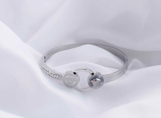 Scentorya Silver Plated Studded With Zircoina Diamond With Silver Bracelate