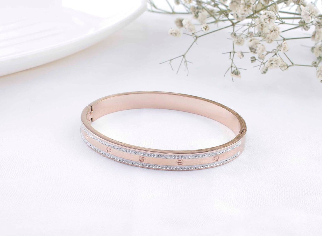 Scentorya Rose Gold Plated Studded With Zircoina Diamond With Rose Gold Bracelate