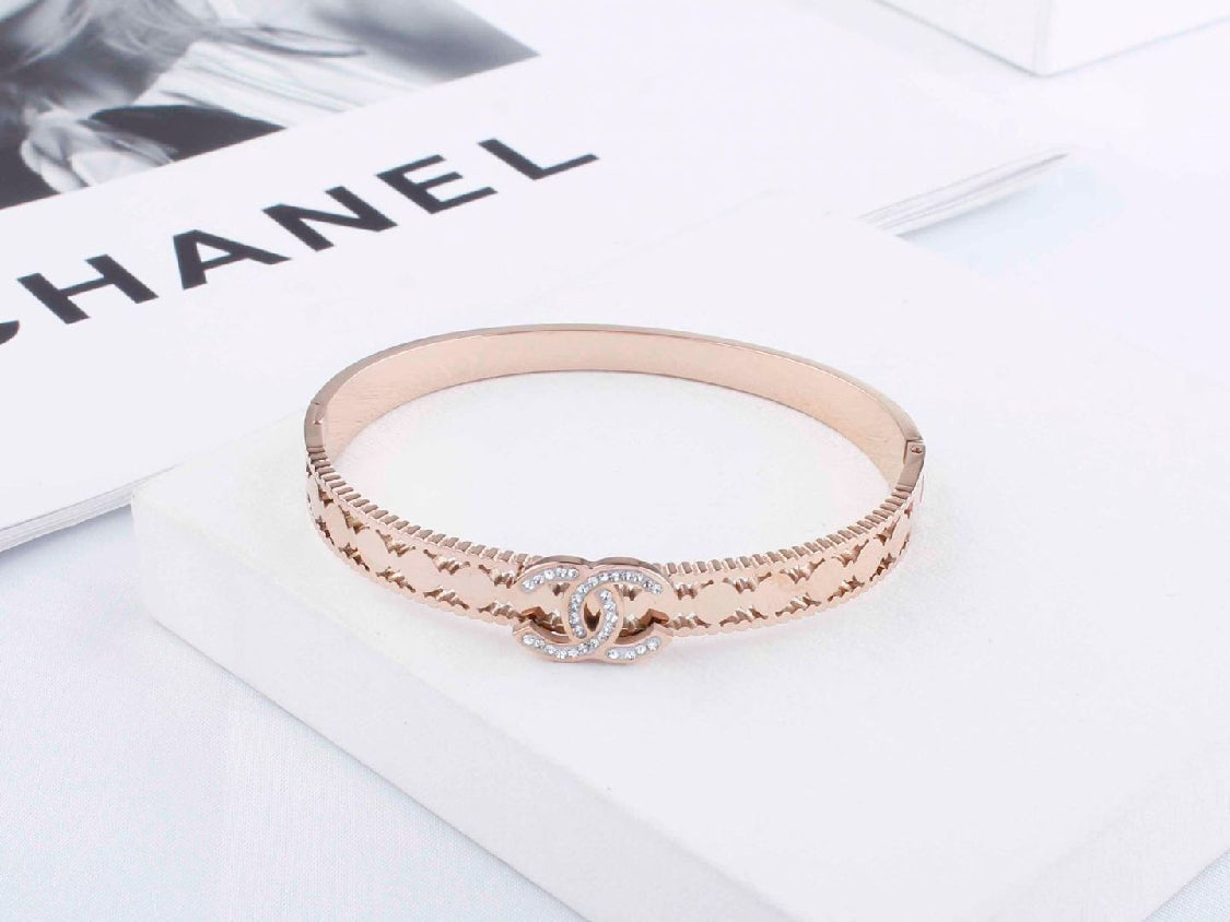 Scentorya Rose Gold Plated Studded With Zircoina Diamond With Rose Gold Bracelate