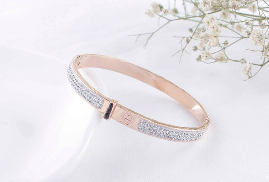 Scentorya Rose Gold Plated Studded With Zircoina Diamond With Rose Gold Bracelate