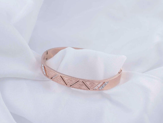 Scentorya Rose Gold Plated Studded With Zircoina Diamond With Rose Gold Bracelate