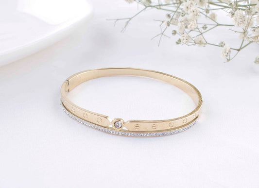 Scentorya  Gold Plated Studded With Zircoina Diamond With Gold Bracelate
