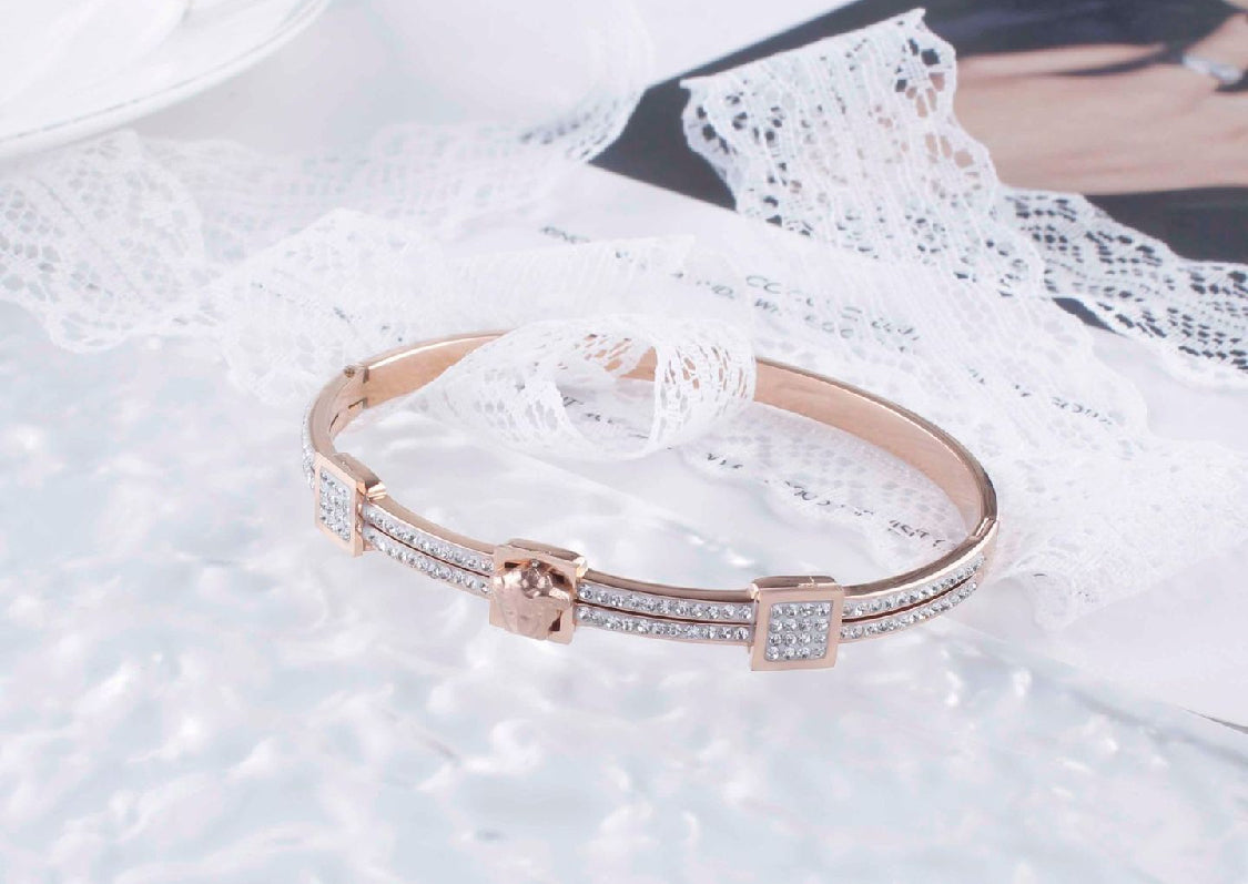 Scentorya Rose Gold Plated Studded With Zircoina Diamond With Rose Gold Bracelate