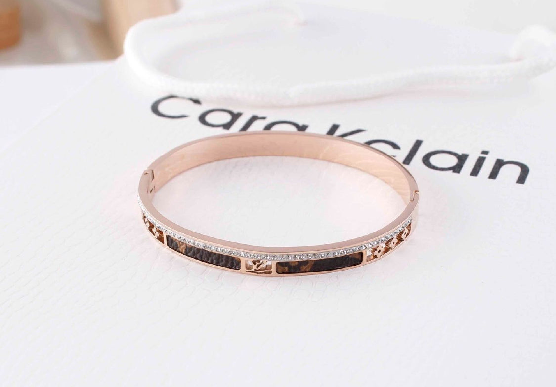 Scentorya Rose Gold Plated Studded With Zircoina Diamond With Rose Gold Bracelate