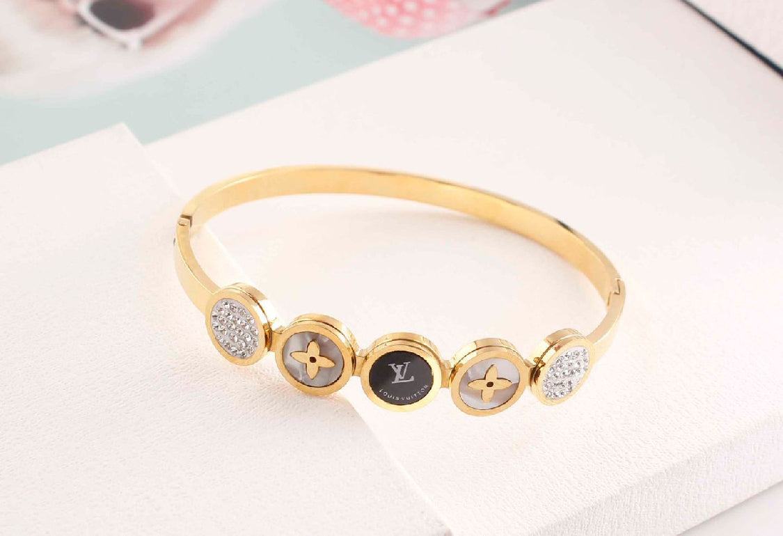 Scentorya  Gold Plated Studded With Zircoina Diamond With Gold Bracelate