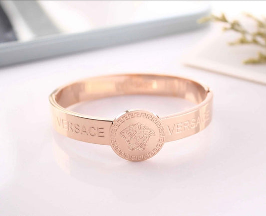 Scentorya Rose Gold Plated Studded With Zircoina Diamond With Rose Gold Bracelate