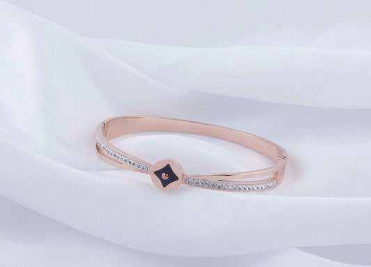 Scentorya Rose Gold Plated Studded With Zircoina Diamond With Rose Gold Bracelate