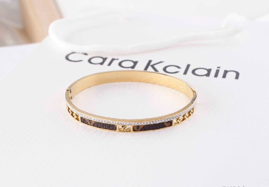 Scentorya  Gold Plated Studded With Zircoina Diamond With Gold Bracelate