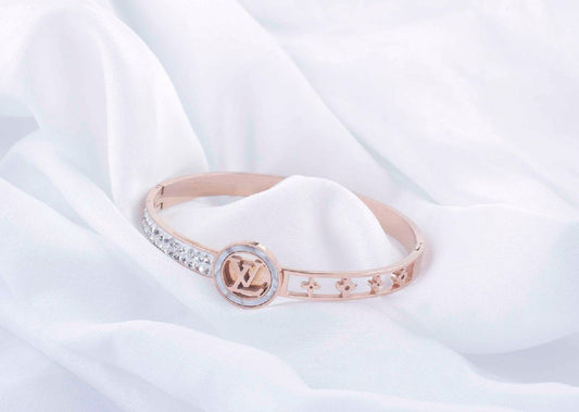 Scentorya Rose Gold Plated Studded With Zircoina Diamond With Rose Gold Bracelate