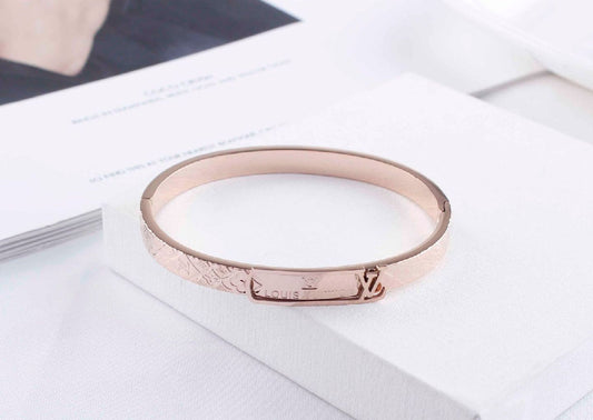 Scentorya Rose Gold Plated Studded With Zircoina Diamond With Rose Gold Bracelate