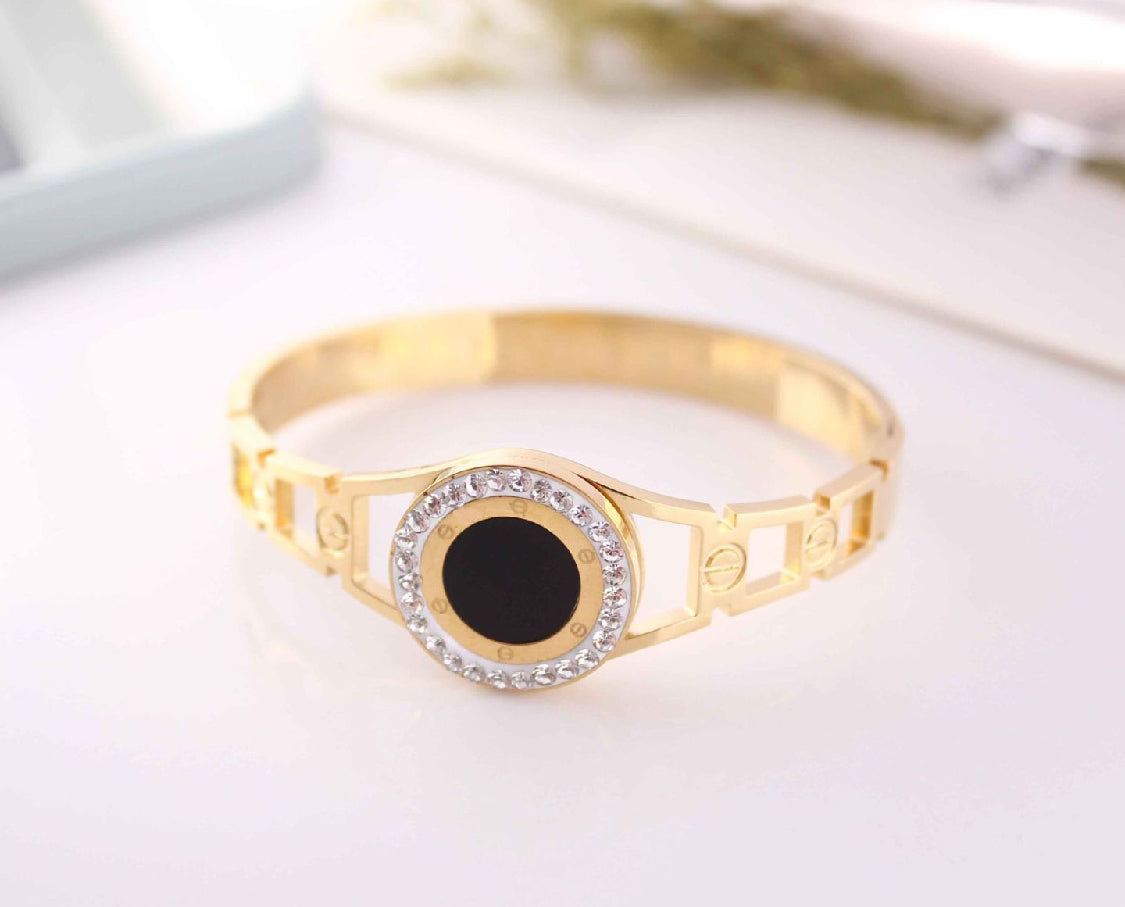 Scentorya  Gold Plated Studded With Zircoina Diamond With Gold Bracelate
