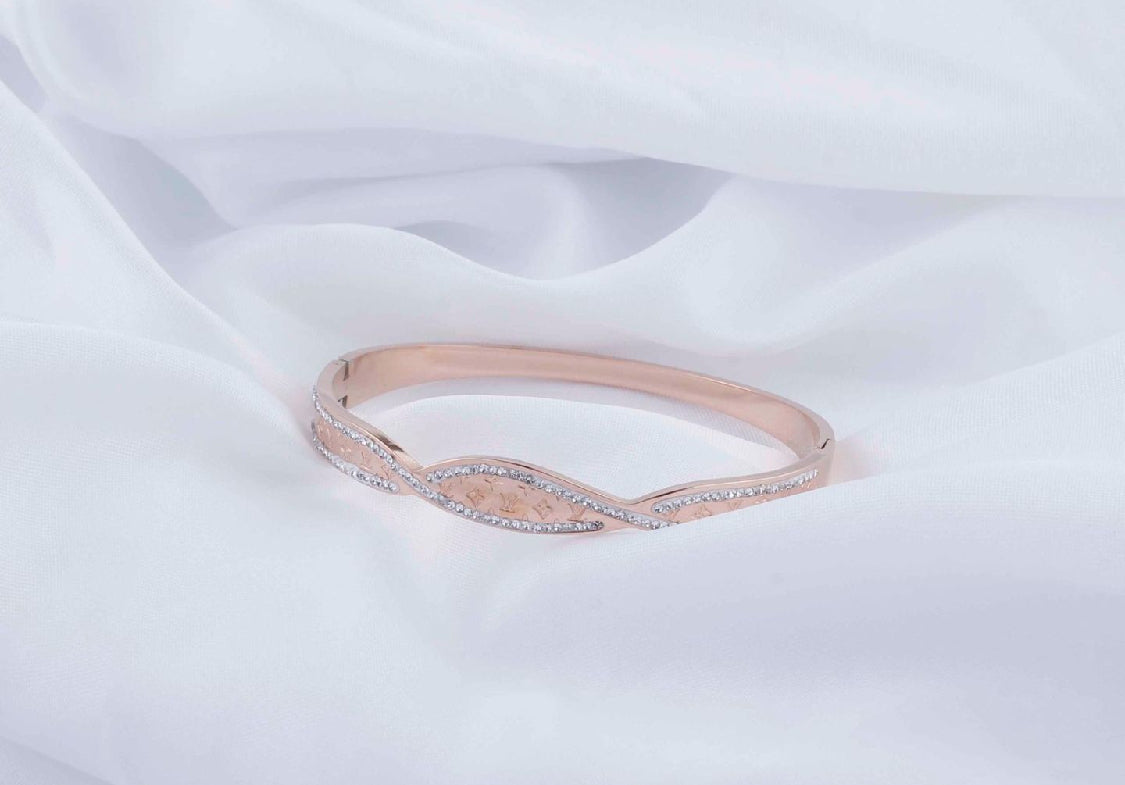 Scentorya Rose Gold Plated Studded With Zircoina Diamond With Rose Gold Bracelate