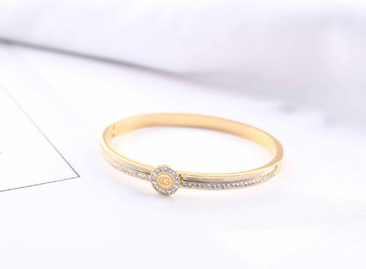 Scentorya  Gold Plated Studded With Zircoina Diamond With Gold Bracelate