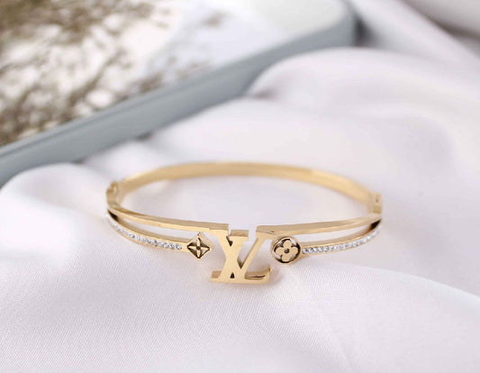 Scentorya  Gold Plated Studded With Zircoina Diamond With Gold Bracelate
