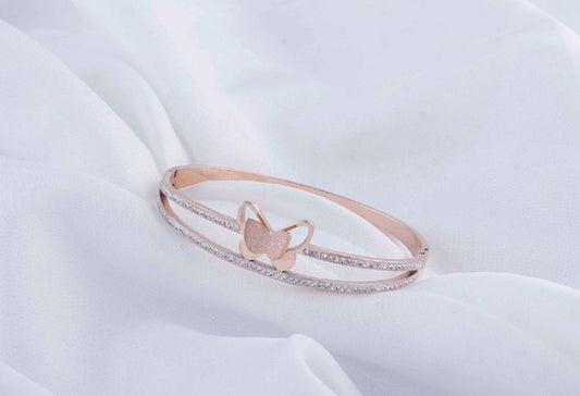 Scentorya Rose Gold Plated Studded With Zircoina Diamond With Rose Gold Bracelate