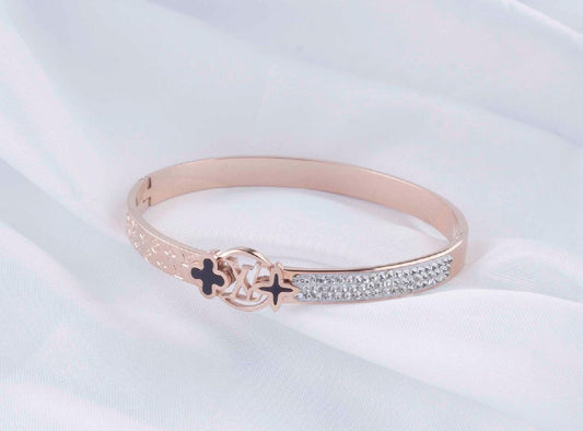 Scentorya Rose Gold Plated Studded With Zircoina Diamond With Rose Gold Bracelate