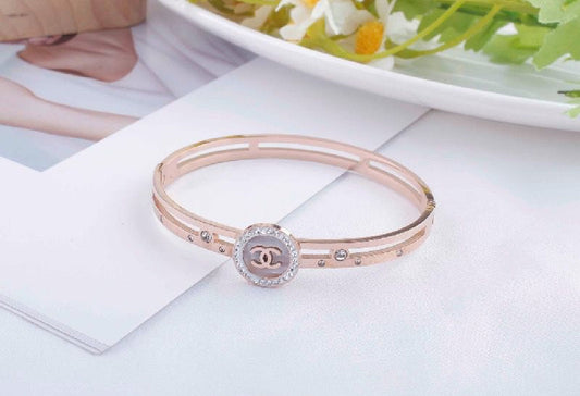 Scentorya Rose Gold Plated Studded With Zircoina Diamond With Rose Gold Bracelate
