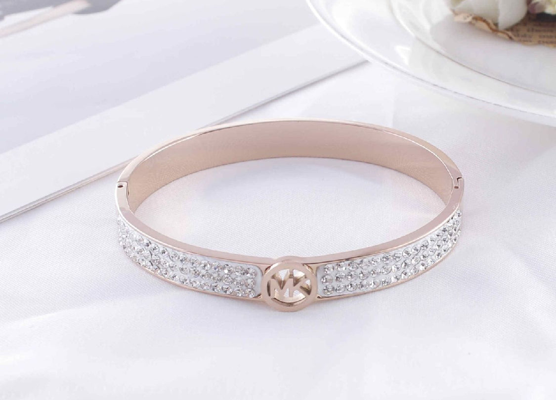 Scentorya Rose Gold Plated Studded With Zircoina Diamond With Rose Gold Bracelate