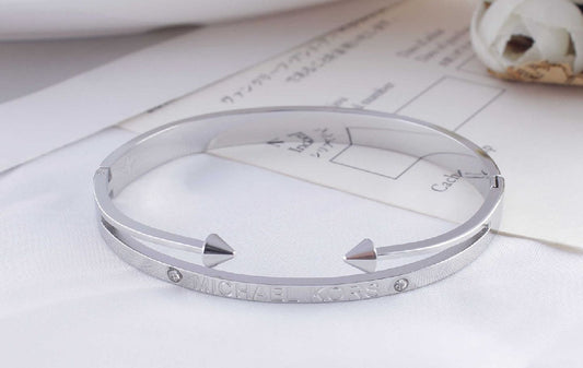 Scentorya Silver Plated Studded With Zircoina Diamond With Silver Bracelate