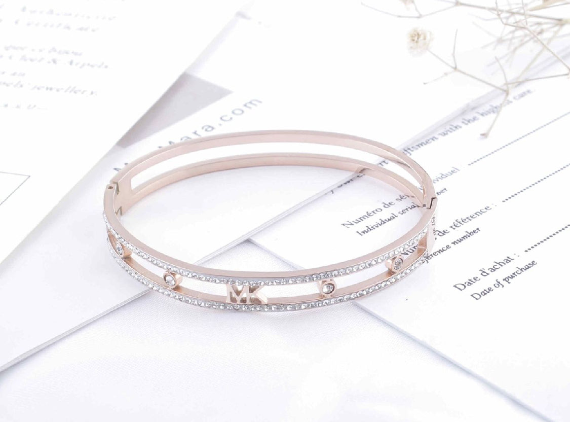 Scentorya Rose Gold Plated Studded With Zircoina Diamond With Rose Gold Bracelate
