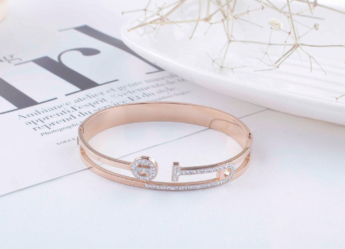 Scentorya Rose Gold Plated Studded With Zircoina Diamond With Rose Gold Bracelate