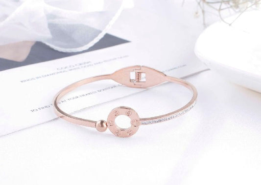 Scentorya Rose Gold Plated Studded With Zircoina Diamond With Rose Gold Bracelate