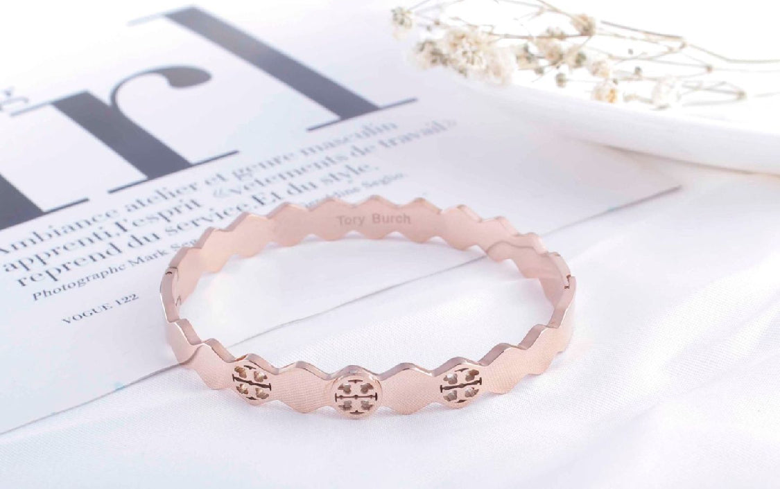Scentorya Rose Gold Plated Studded With Zircoina Diamond With Rose Gold Bracelate